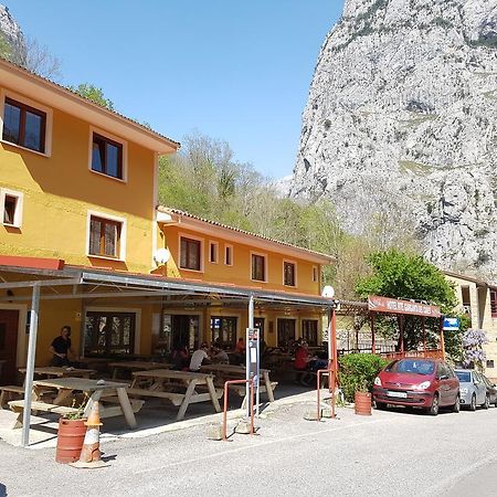 Hotel Garganta Del Cares Понсебос Екстериор снимка
