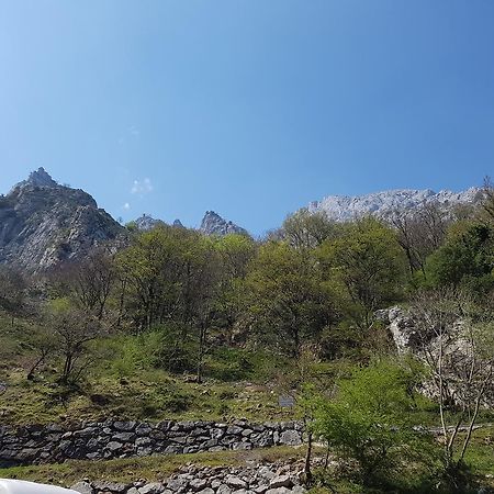 Hotel Garganta Del Cares Понсебос Екстериор снимка