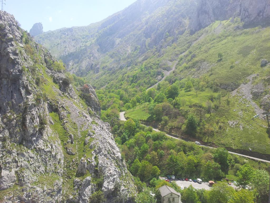 Hotel Garganta Del Cares Понсебос Екстериор снимка
