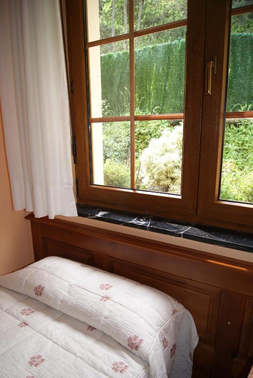 Hotel Garganta Del Cares Понсебос Стая снимка