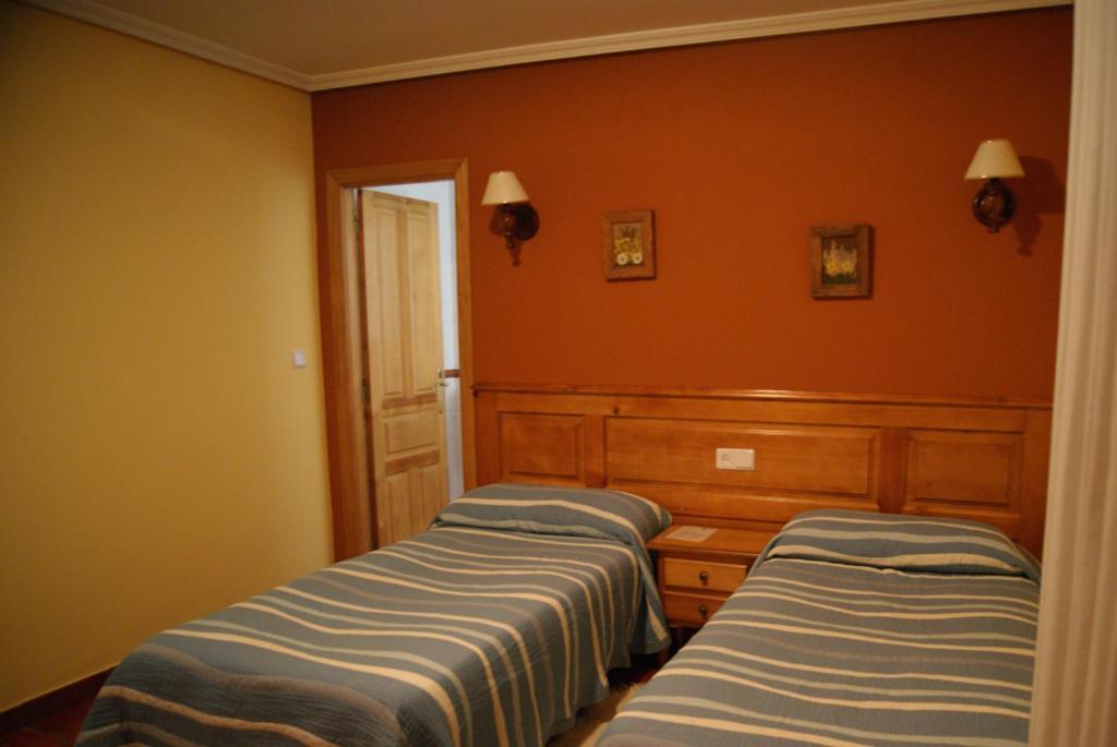 Hotel Garganta Del Cares Понсебос Стая снимка
