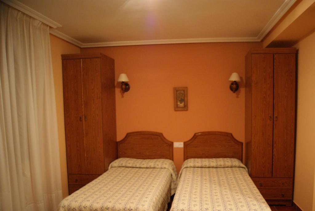 Hotel Garganta Del Cares Понсебос Стая снимка
