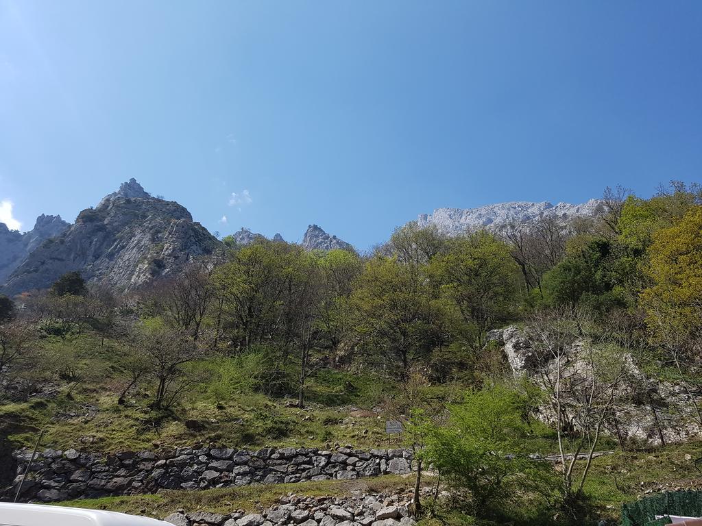 Hotel Garganta Del Cares Понсебос Екстериор снимка