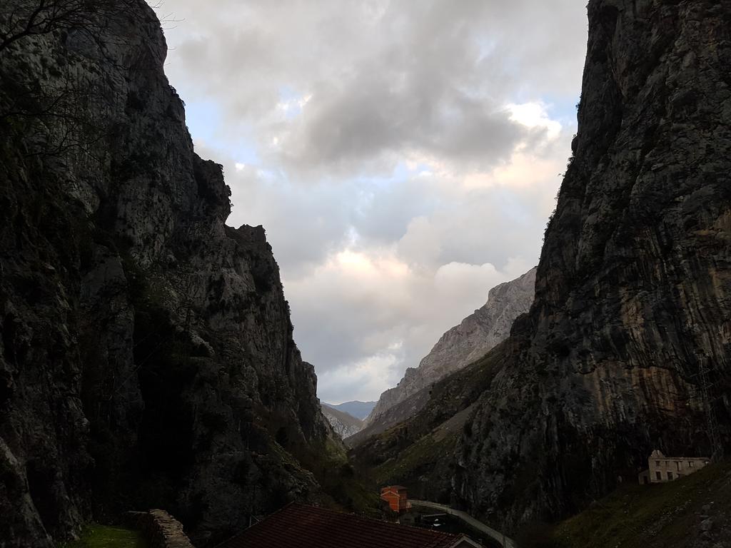 Hotel Garganta Del Cares Понсебос Екстериор снимка