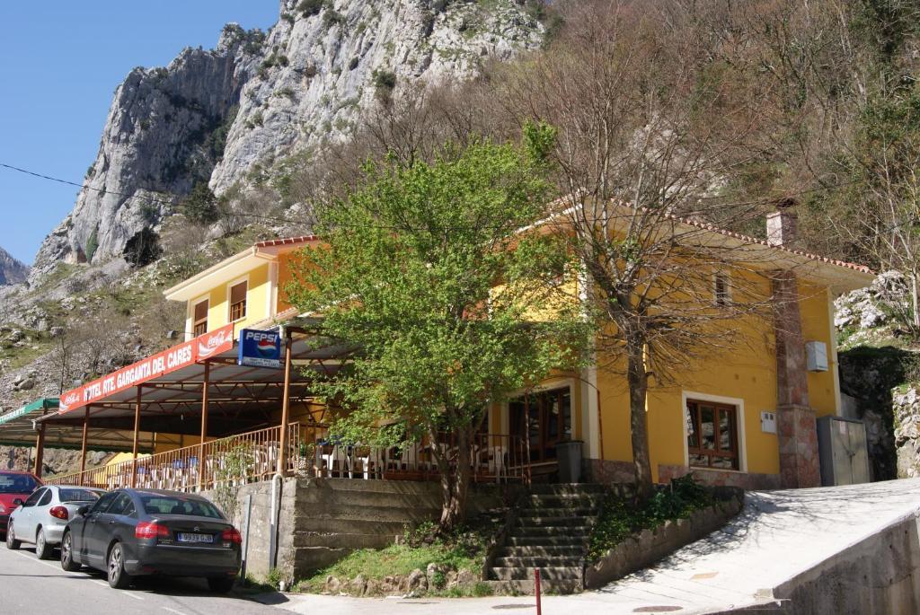 Hotel Garganta Del Cares Понсебос Екстериор снимка