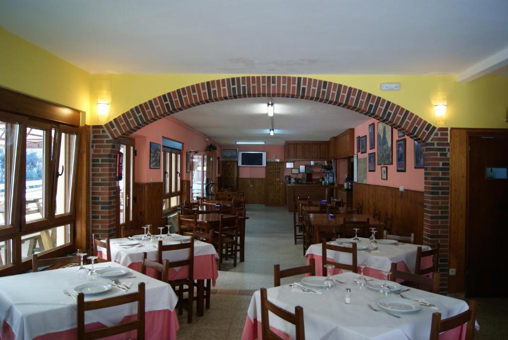 Hotel Garganta Del Cares Понсебос Екстериор снимка