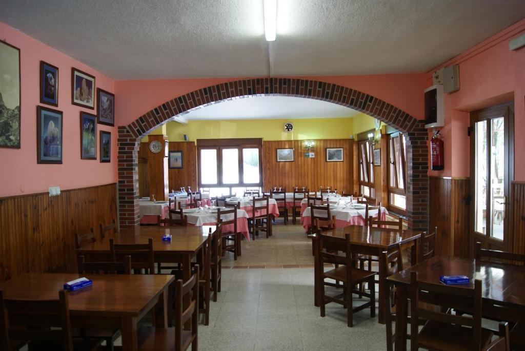 Hotel Garganta Del Cares Понсебос Екстериор снимка