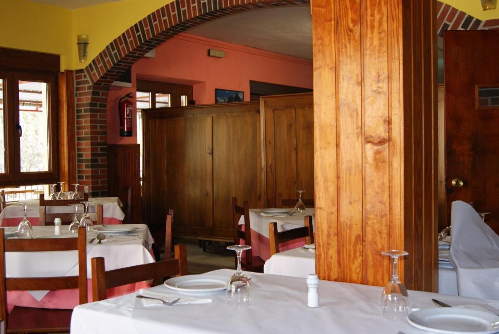 Hotel Garganta Del Cares Понсебос Екстериор снимка